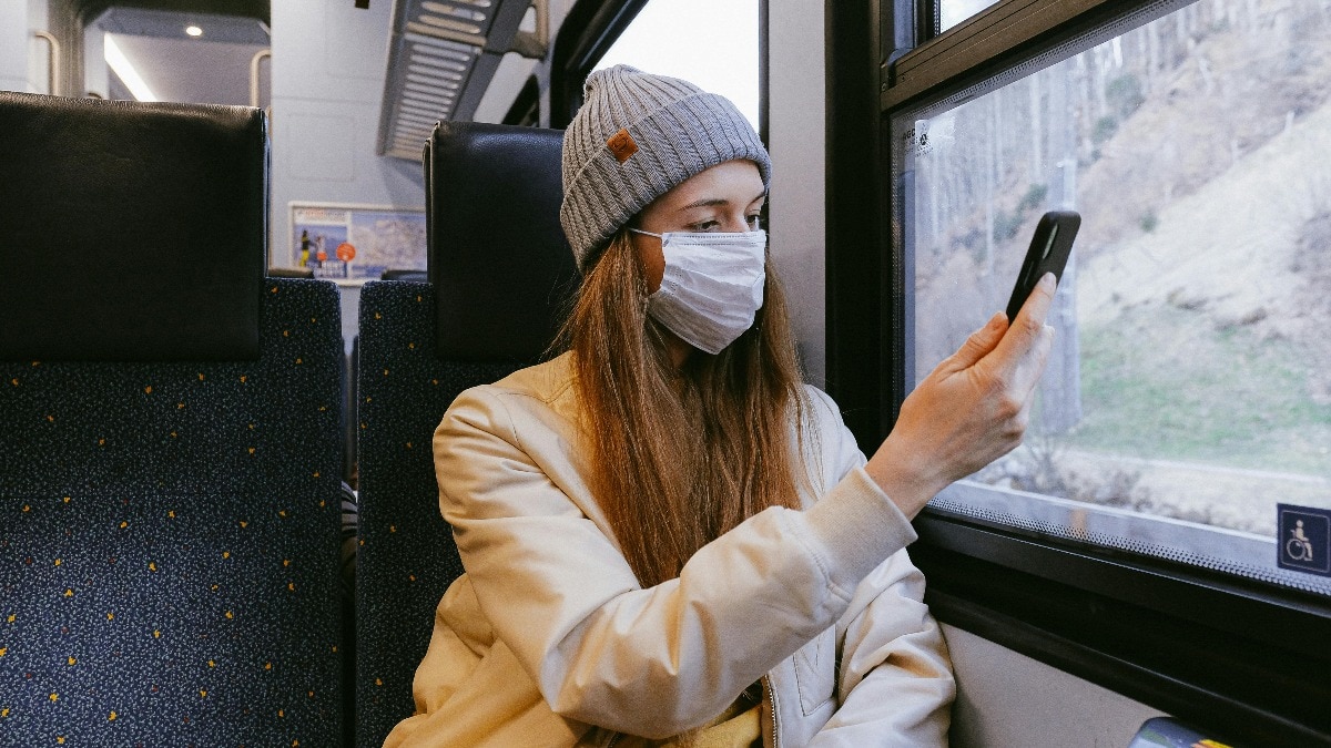 अगर नेटवर्क बिल्कुल न आए, तो फोन को रीस्टार्ट करना एक सदाबहार और सफल तरीका (Photo: pexels)