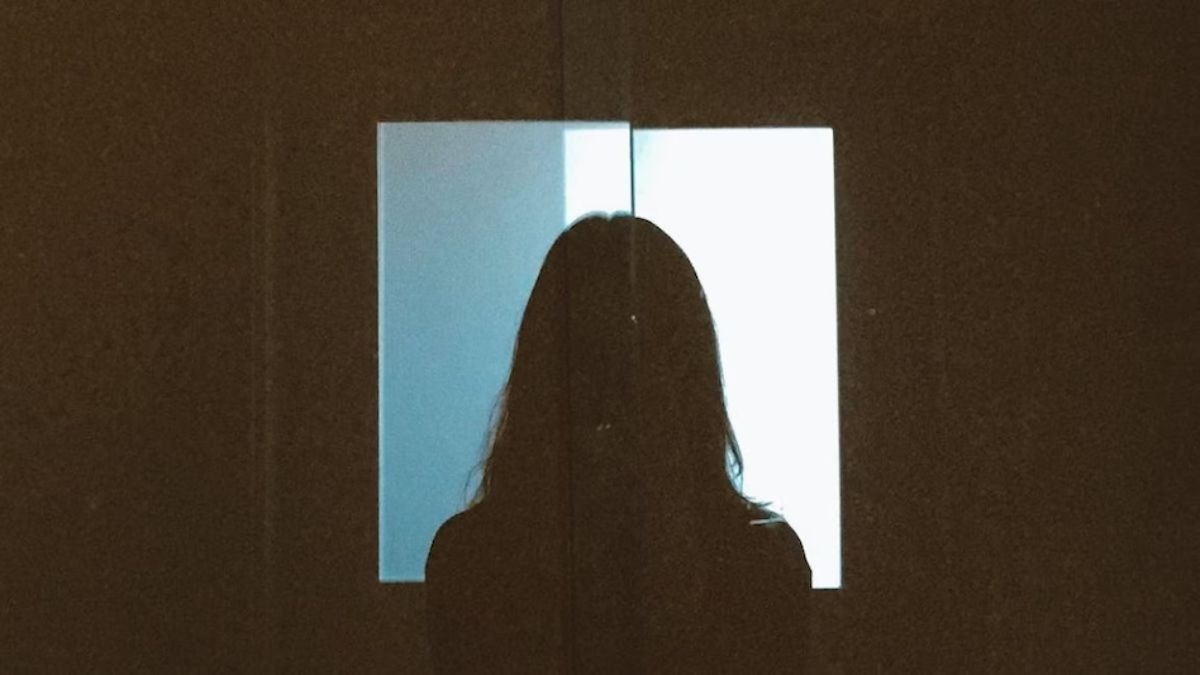 सीसीटीवी में दिखी नकाबपोश महिला. (Photo: Representational/Pexels)
