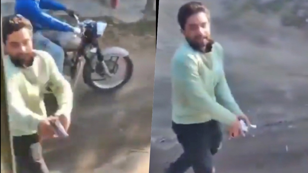 man opened fire on bus in middle of  road (Photo - Screengrab)