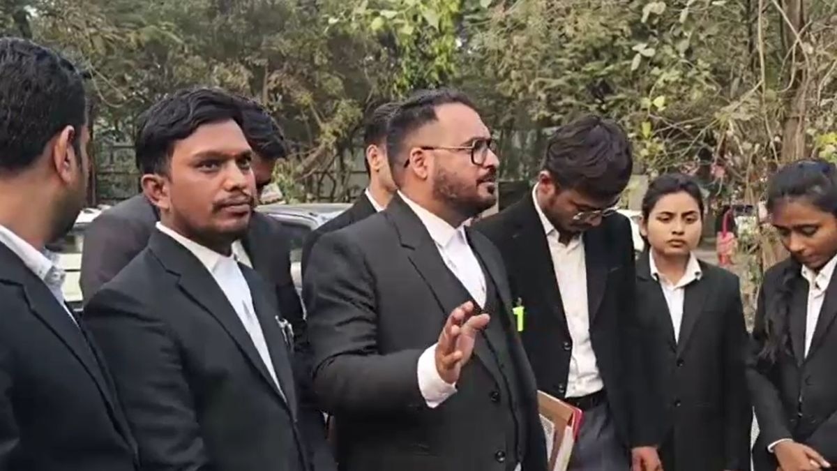 वकील ने दी पूरे मामले की जानकारी. (Photo: Screengrab)