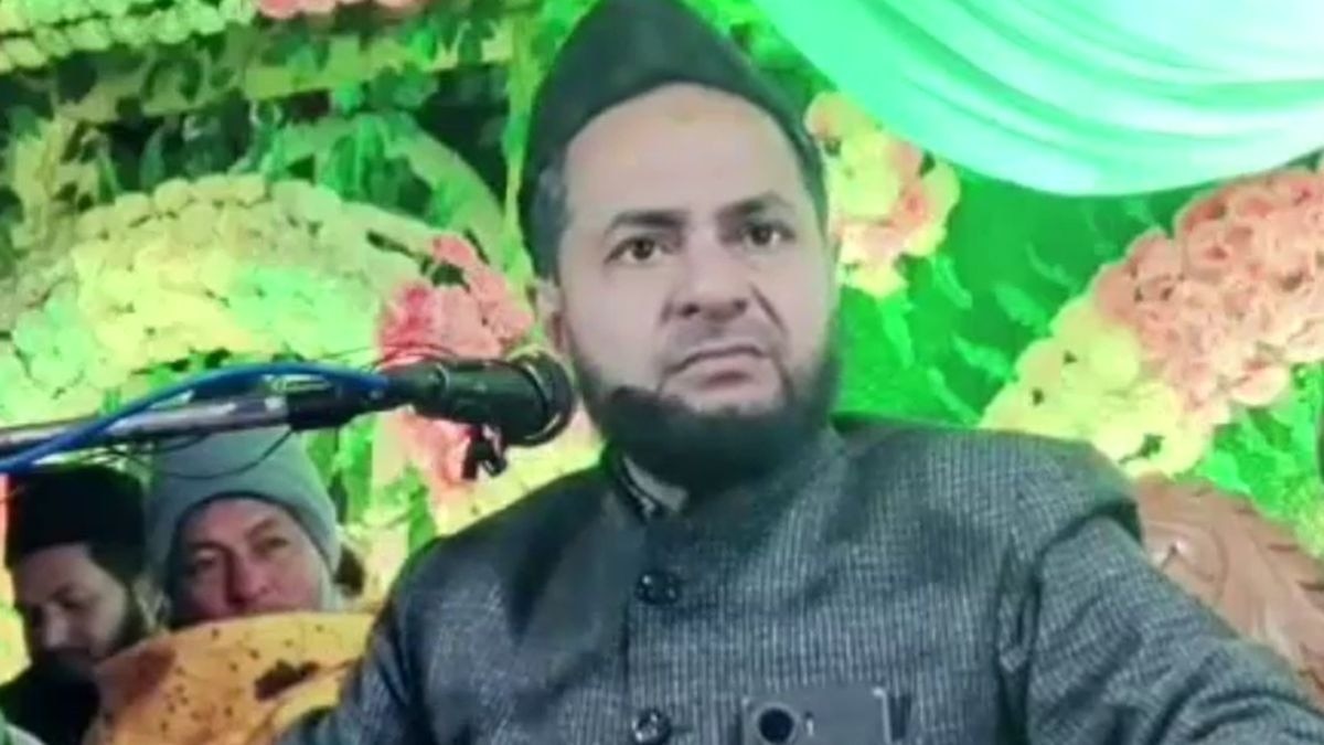 यूपी के मौलाना ने दिया विवादित बयान. (Photo: Screengrab)