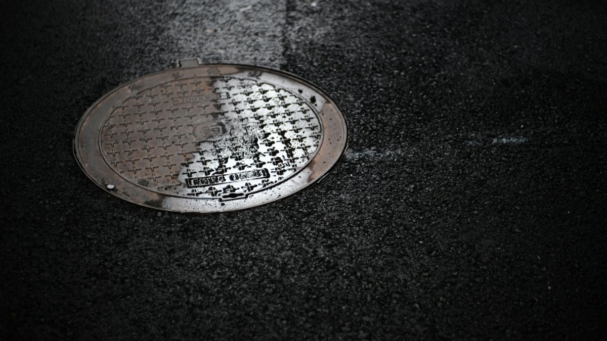Pakistan gutter lid theft, Pakistan manhole cover theft