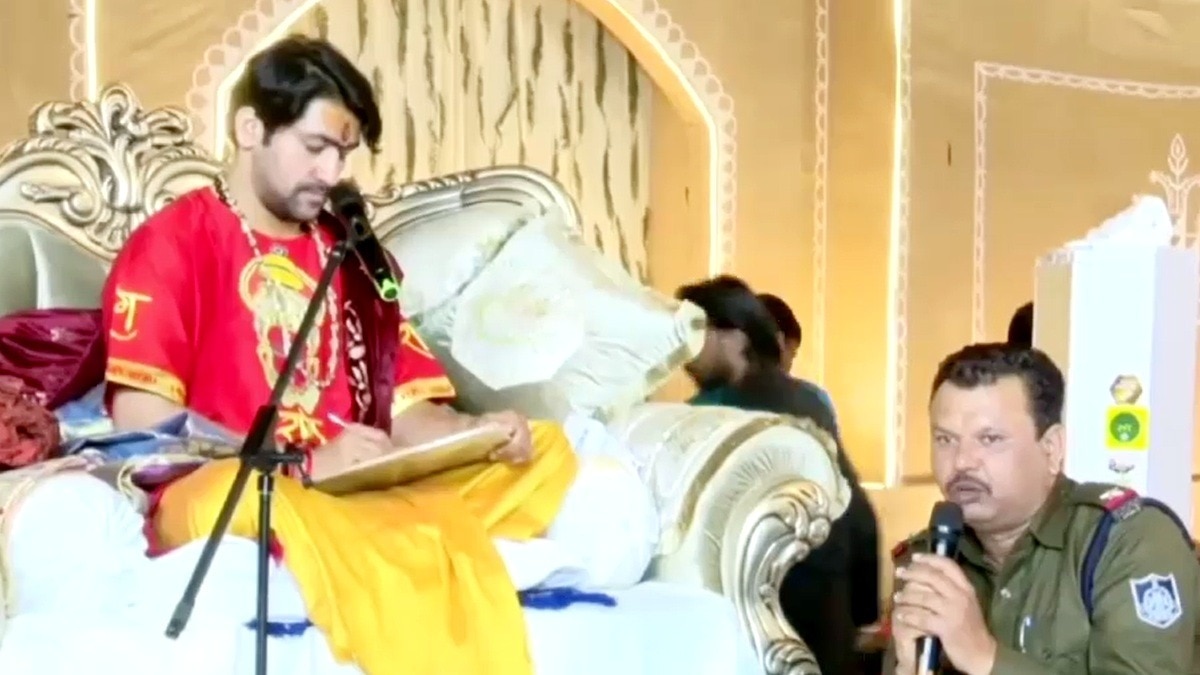 ASI के मन की बात जान बाबा ने किया हैरान.(Photo:Screengrab) 