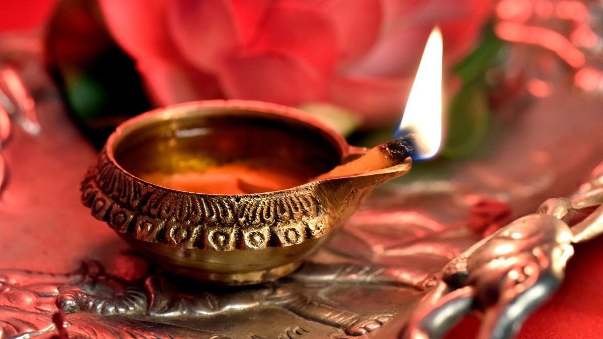 होली पर ग्रहण के साये के बीच काफी असरदार होंगे ये उपाय