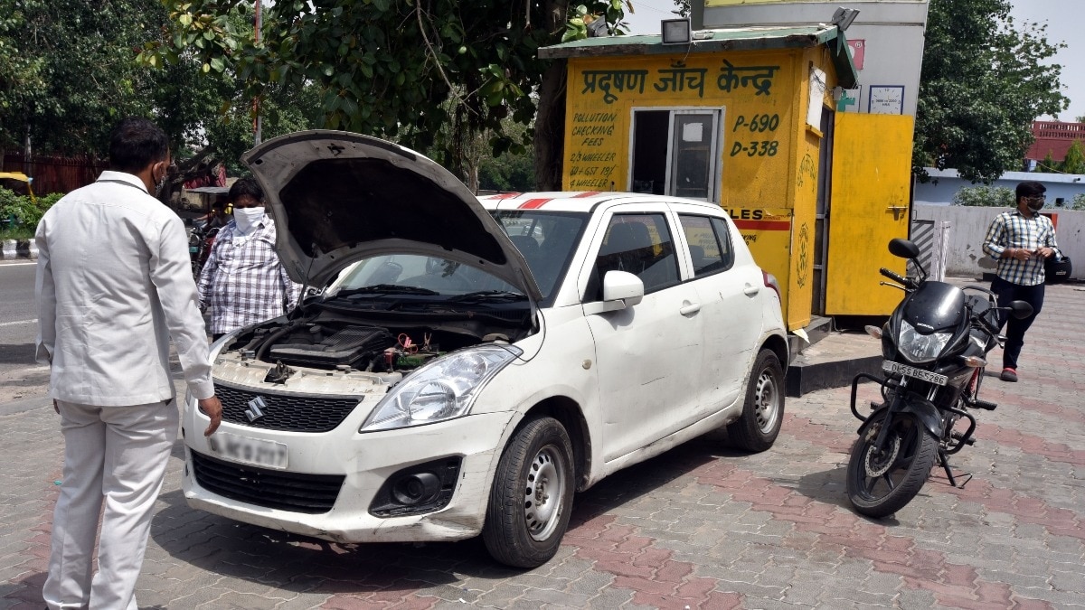 PUC सेंटरों पर इस्तेमाल होने वाली मशीनों की नियमित जांच और कैलिब्रेशन जरूरी है. Photo: Getty