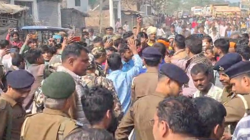 थानेदार–सरपंच टकराव ने मचाया तांडव.(Photo: Manibhushan Sharma/ITG)