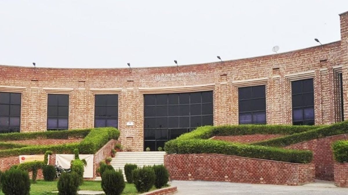 जवाहरलाल नेहरू विश्वविद्यालय  (JNU) में छात्र राजनीति एक बार फिर गरमा गई है.(Photo: jnu.ac.in)