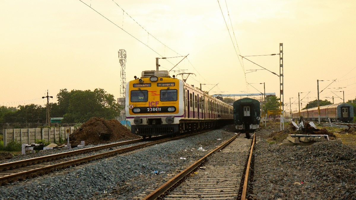 रेल मंत्री अश्विनी वैष्णव ने 1.5 लाख उम्मीदवारों की भर्ती को लेकर बड़ा बयान दिया है. (Photo: Pexels)