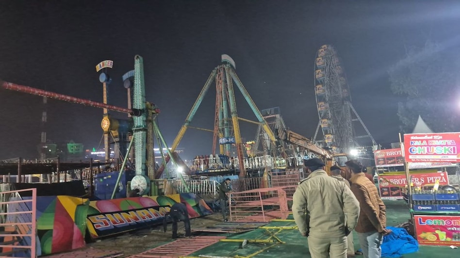 सूरजकुंड मेले में झूला गिरने से एक की मौत. (Photo: ITG)