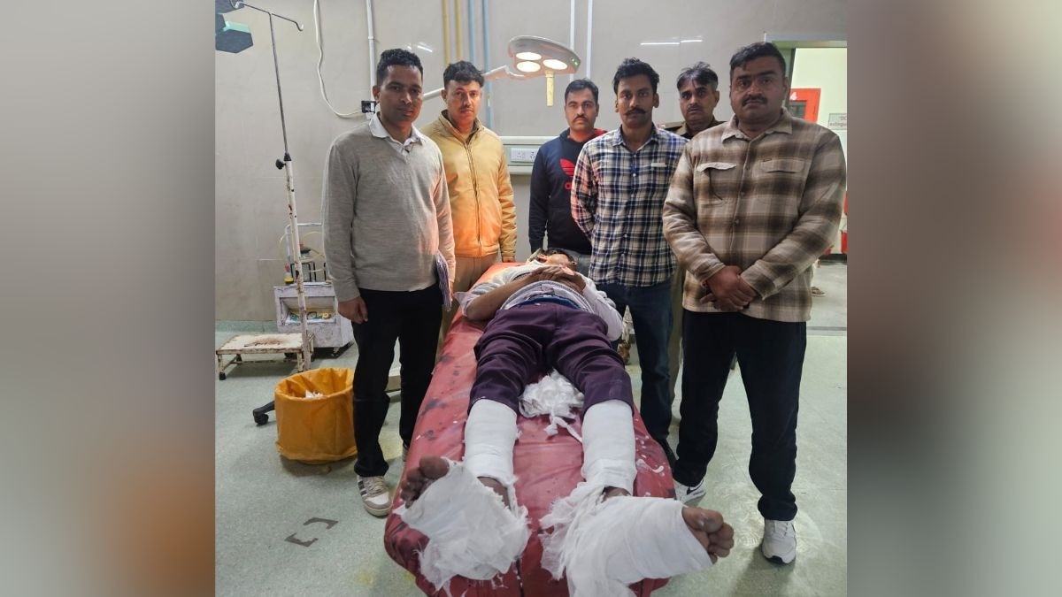 आरोपी के दोनों पैरों में फ्रैक्चर. (Photo: ITG)