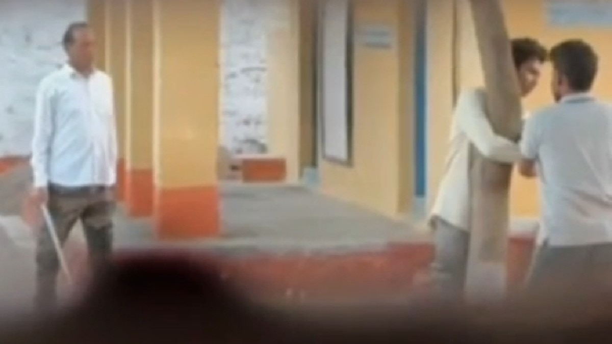 रिश्वत नहीं दी तो कैदी को खंभे से बांधकर पीटा.(Photo:Screengrab)