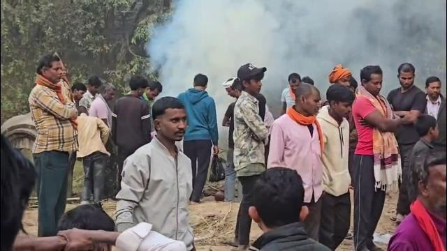 सुरक्षा के बीच विदाई.(Photo: Prahalad Kumar/ITG)