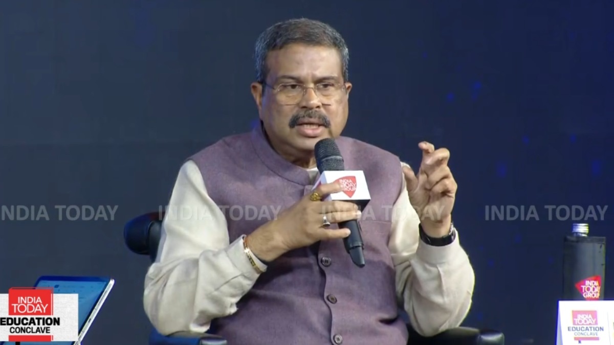 धर्मेंद्र प्रधान ने बताया कि तीन भाषा नीति लागू करने के लिए CBSE ने स्कूलों को निर्देश जारी किए हैं. (Photo- ITG)