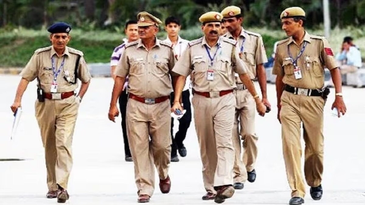 हाथरस मामले में यूपी पुलिस का एक्शन