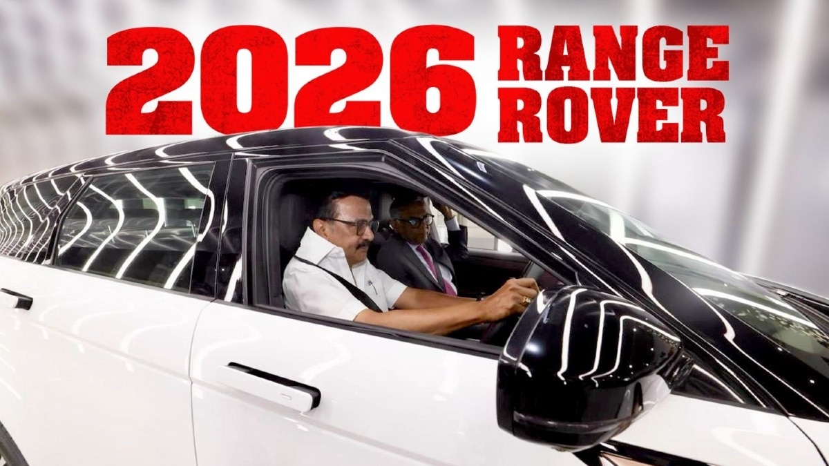 CM स्टालिन ने फैक्ट्री से निकली पहली रेंज रोवर को ड्राइव किया. Photo: X/@mkstalin