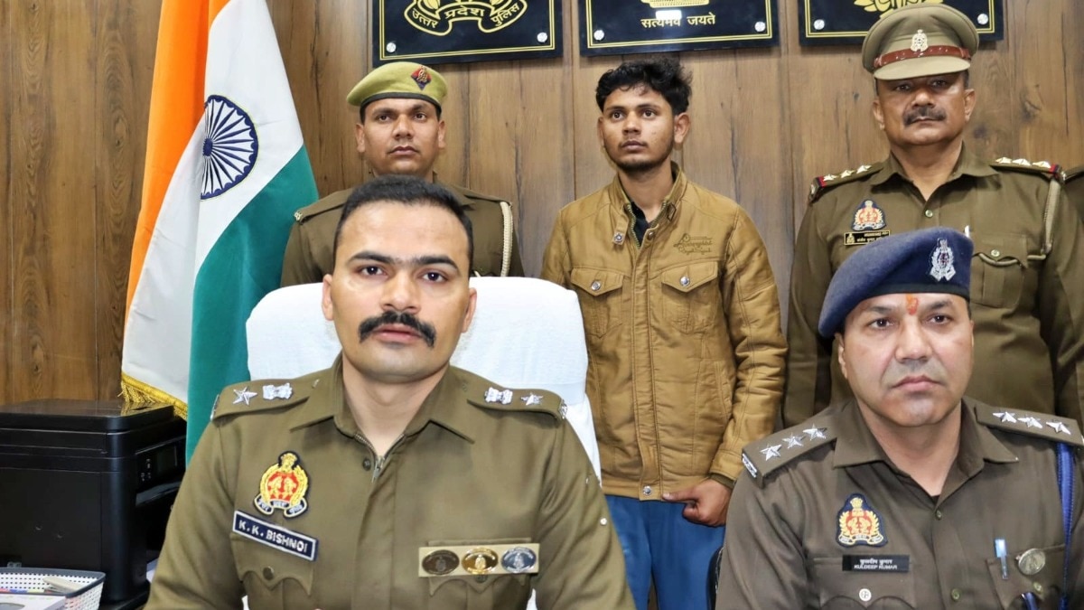संभल पुलिस की गिरफ्त में आरोपी छात्र (Photo- ITG)