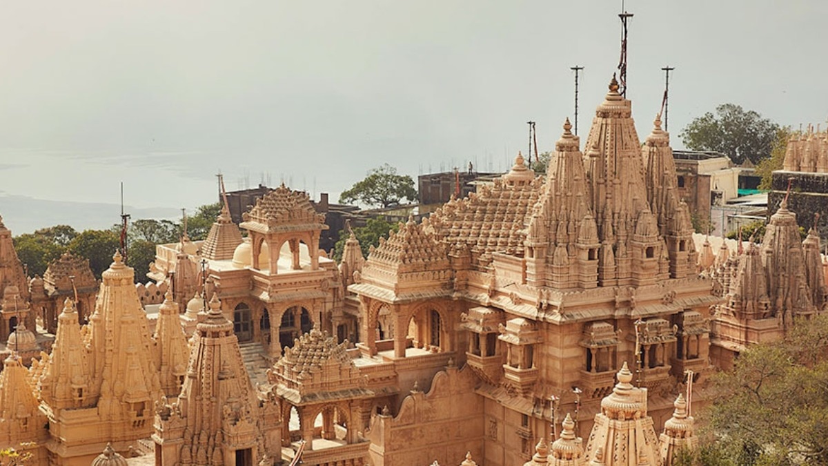 एक ही पहाड़ी पर बने 900 से ज्यादा भव्य मंदिर (Photo: gujarattourism.com)