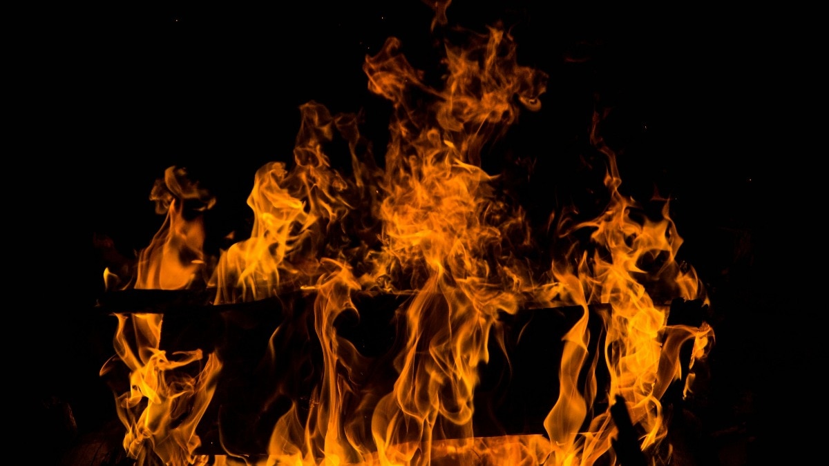 55 सालों से रेगिस्तान के बीच धधक रही है आग (Photo: pexels)