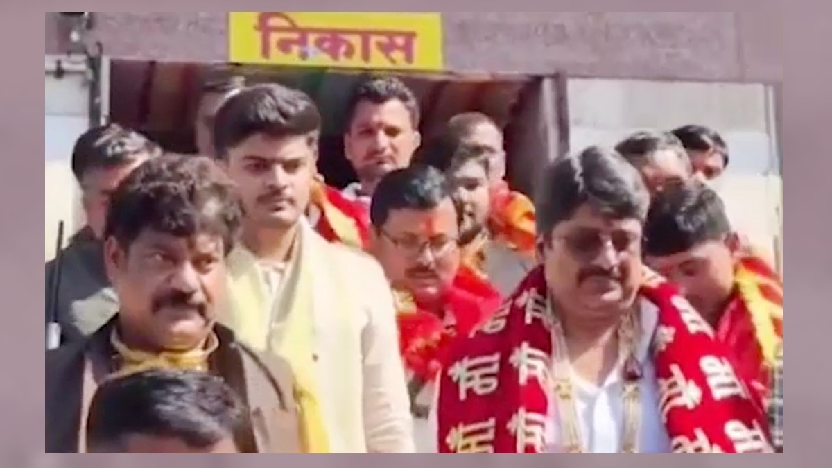 मैहर: मां शारदा के गर्भ गृह में राजा भैया की 'शस्त्र पूजा'