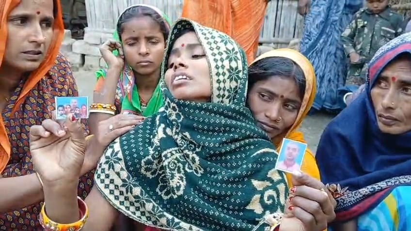 पत्नी बोली- ये हादसा नहीं हत्या है.(Photo: Jahangir Alam/ITG)