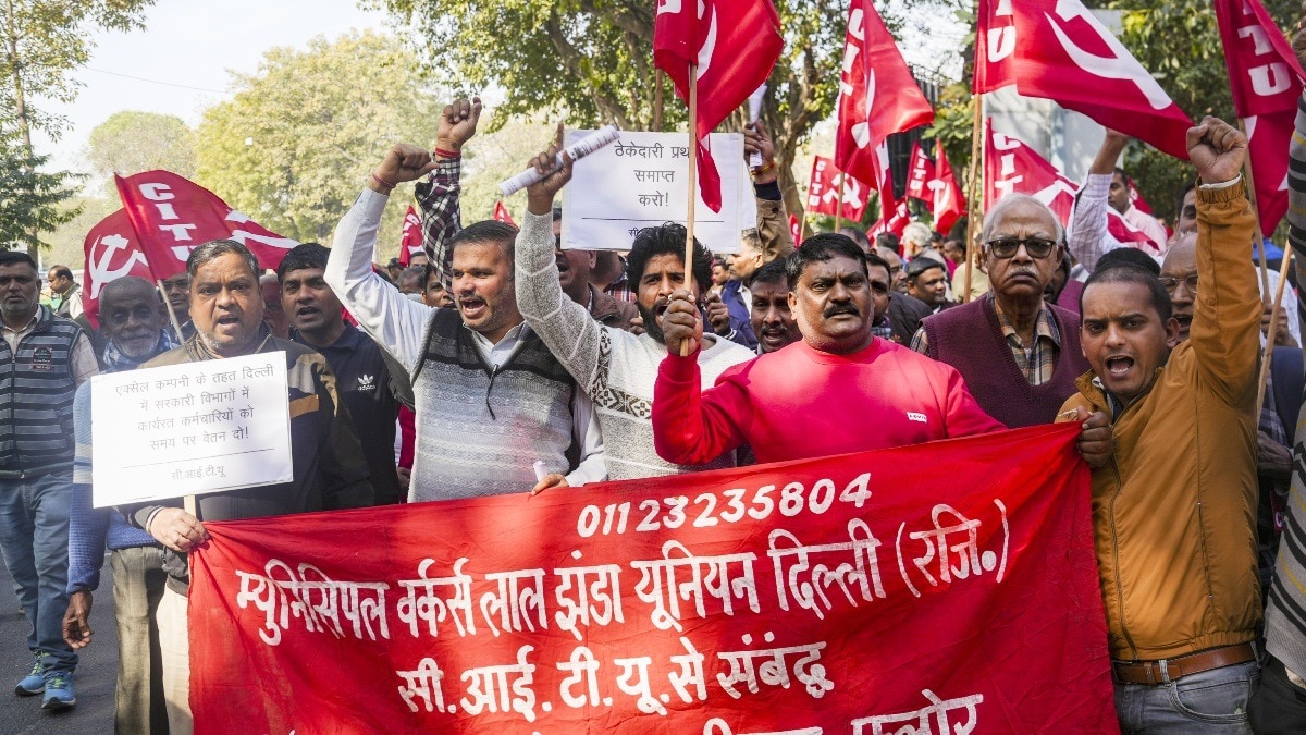 दिल्ली में CITU के बैनर तले कर्मचारी विरोध प्रदर्शन करते हुए.(Photo:PTI)