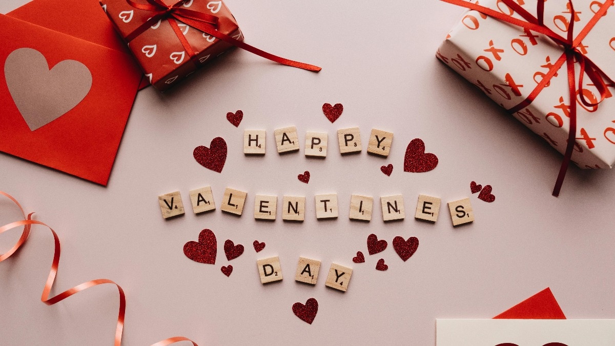 वैलेंटाइन डे पर खास मैसेज शेयर करें. (Photo: Pexels)