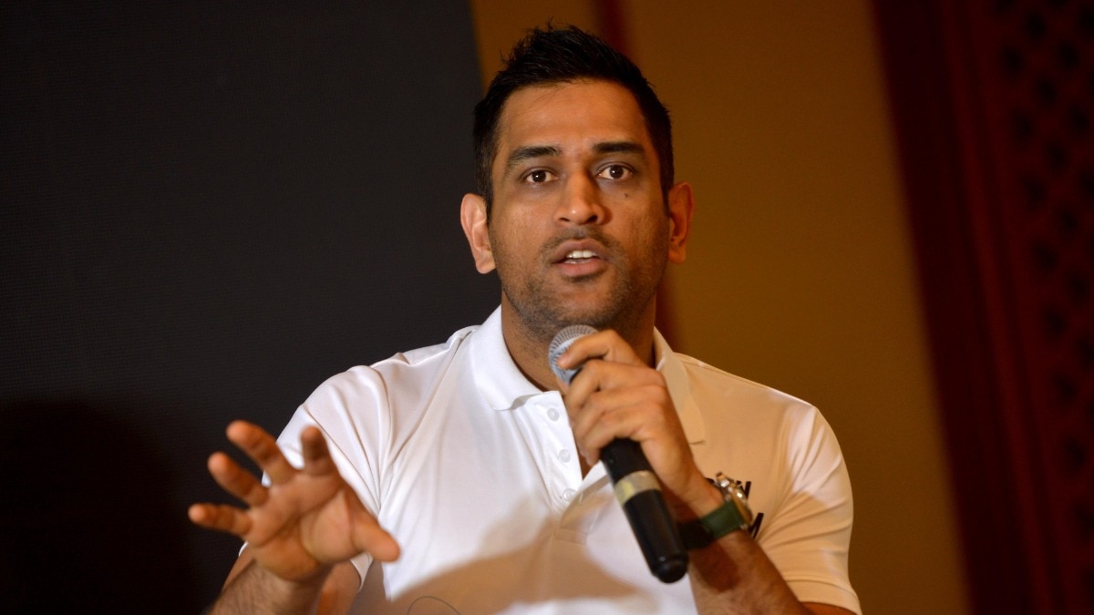 मद्रास हाईकोर्ट ने कहा कि इंटरप्रेटर और टाइपिस्ट का खर्च धोनी को वहन करना होगा (Photo: ITG)