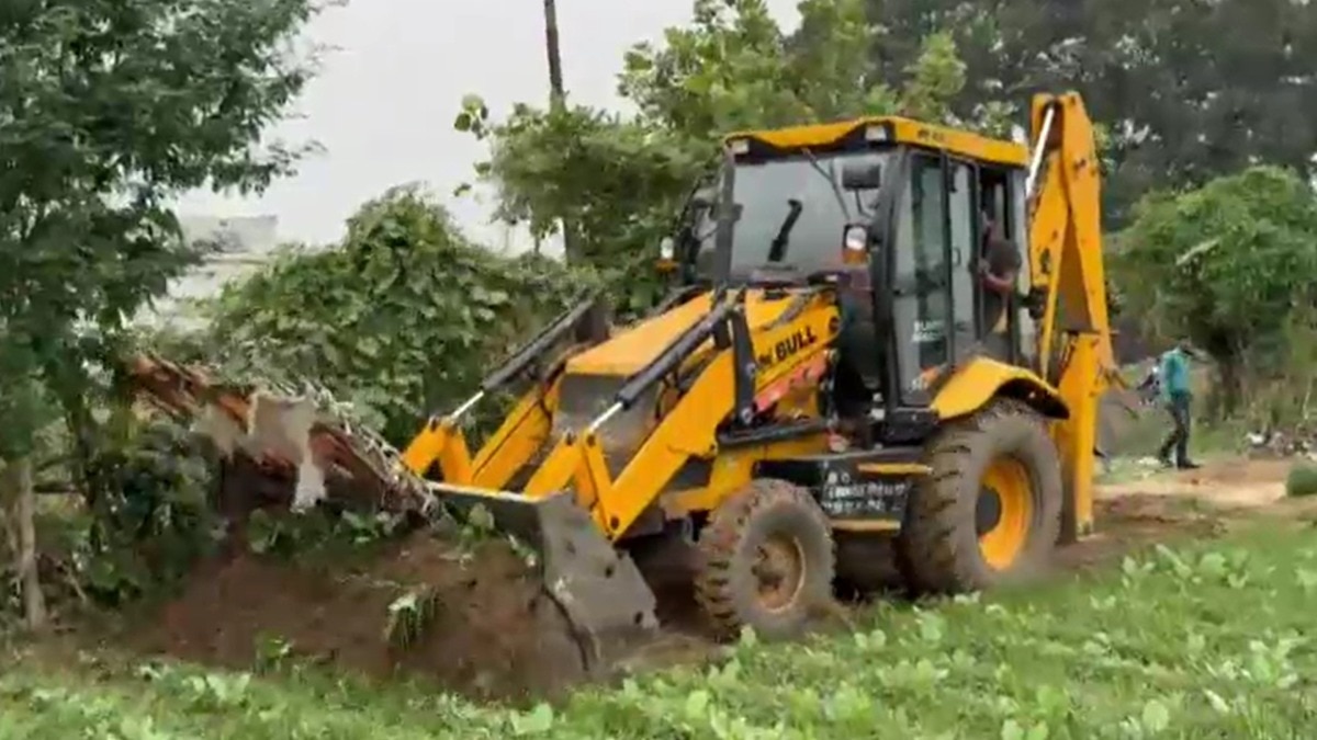 sambhal bulldozer action