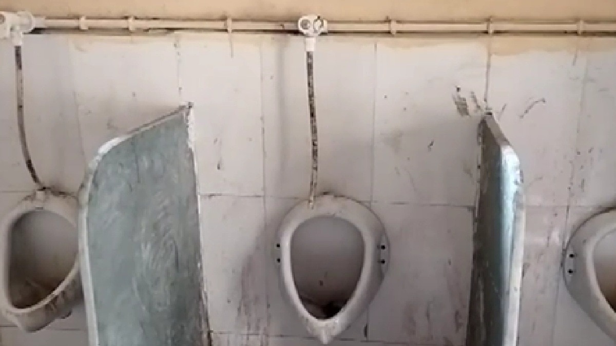 लड़कियों के टॉयलेट में लगा दिए लड़कों के यूरिनल्स (Photo: itg)