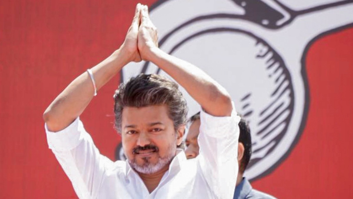 सेलेनाइकनपट्टी रैली में विजय ने दावा किया कि पावर शेयरिंग से तमिलनाडु की राजनीति में भूचाल (Photo: PTI)