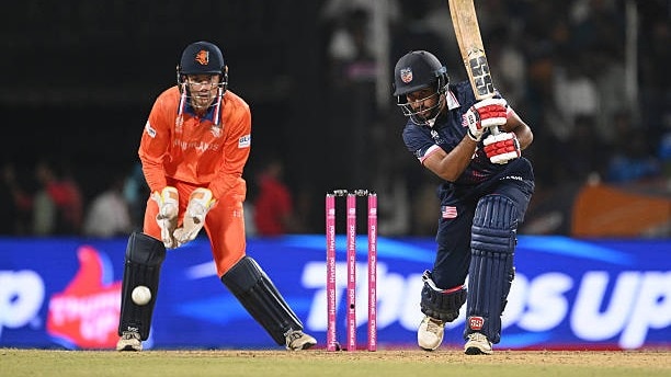 Saiteja Mukkamalla of USA plays a shot