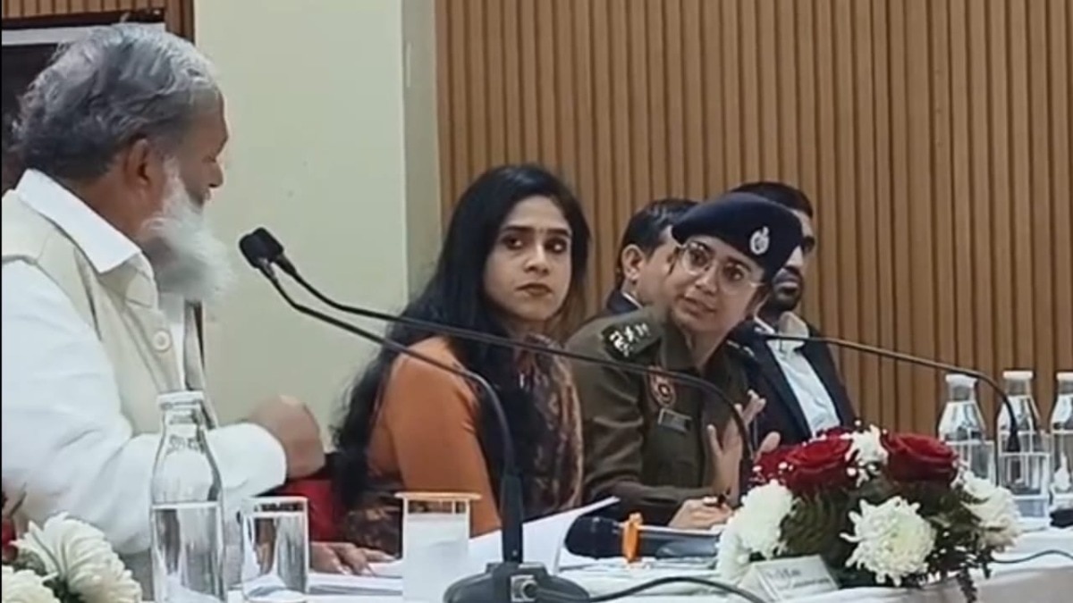 अनिल विज और एसपी में हुई बहस (Photo: Screengrab)