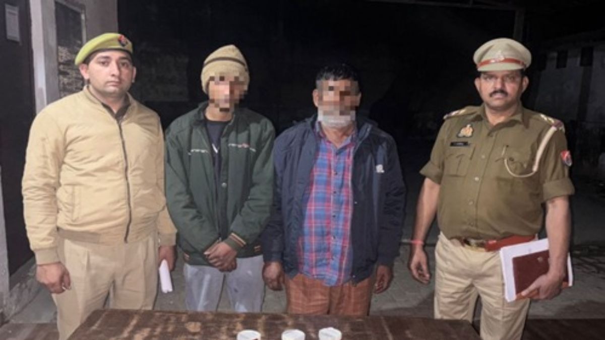 पुलिस ने आरोपी पिता-पुत्र को किया गिरफ्तार. (Photo: ITG)