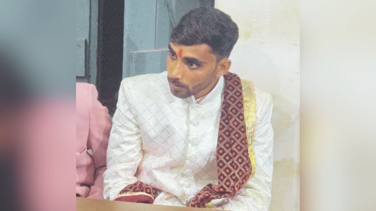 शेरवानी में दूल्हे को पुलिस ने किया अरेस्ट. (Photo: ITG)