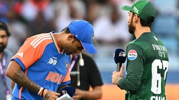 India's captain Suryakumar Yadav (L) and Pakistan skipper Salman Ali Agha frame. (Getty)