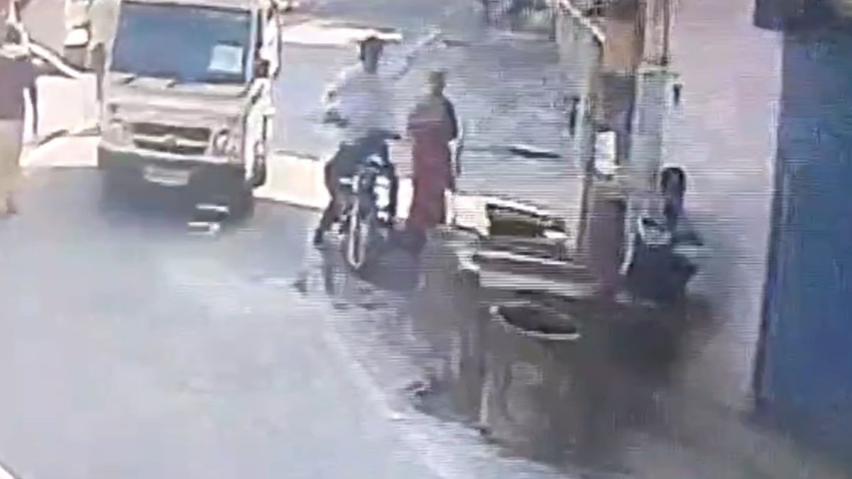 सीसीटीवी में कैद हुई टप्पेबाजी की घटना. (Photo: Screengrab)