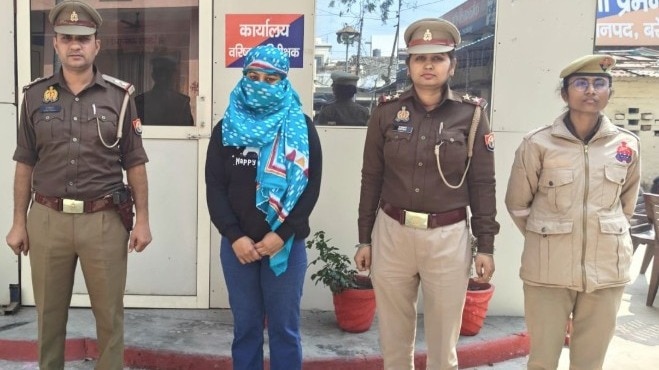यूपी के बरेली में 37 साल की एक महिला को ब्लैकमेलिंग के आरोप में पकड़ा गया है. (Photo: X/@bareillypolice)
