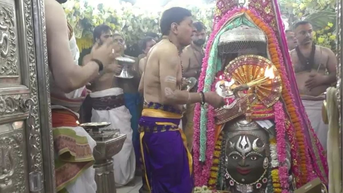 महाकाल मंदिर में की गई आरती. (Photo: Screengrab)