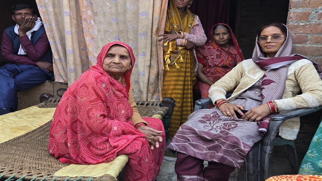 65 साल बाद अपनों से मिलकर भावुक हुईं मिठनी. (Photo: Simer Chawla/ITG)