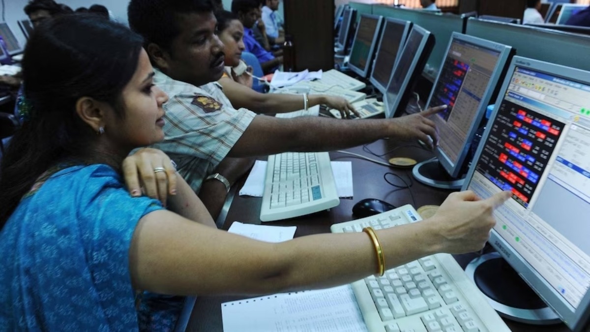 शेयर बाजार में गिरावट के बीच एसबीआई ने कराई ताबड़तोड़ कमाई. (Photo: AFP)