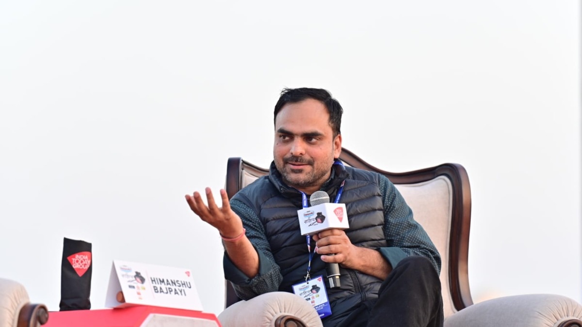 'शायराना लखनऊ' में हिमांशु बाजपेई ने सुनाए वो शेर जिन पर देर तक बजती रहीं तालियां (Photo: ITG)