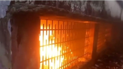 दमकल ने पाया आग पर काबू (Photo: Screengrab)