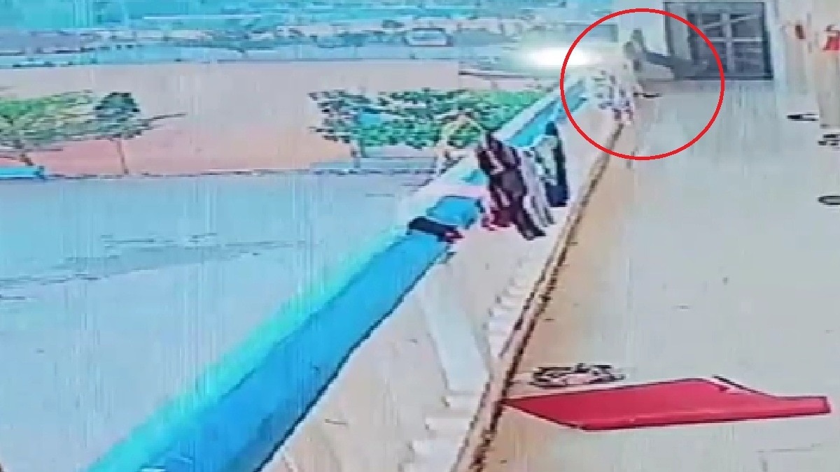 देर तक बालकनी में खड़ा रहा, बार- बार सोचा फिर कूद गया स्कूली छात्र (Photo: itg)