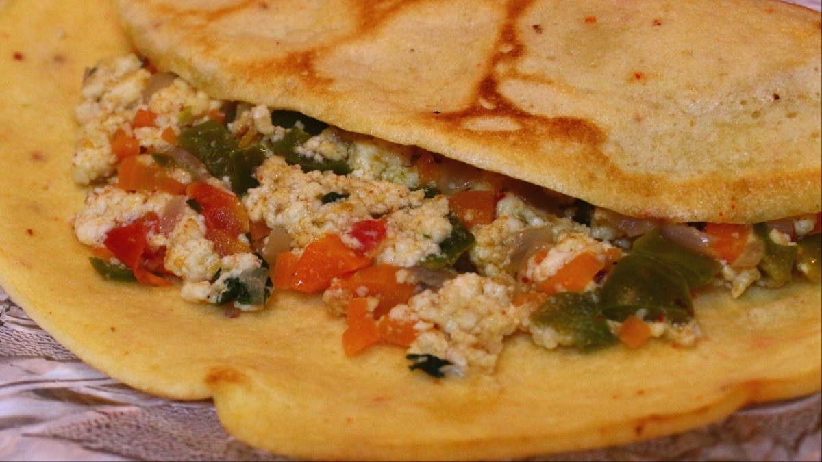 नाश्ते में चाहिए कुछ हेल्दी और टेस्टी! मिनटों में बनाएं पनीर चीला (Photo- Getty Image)