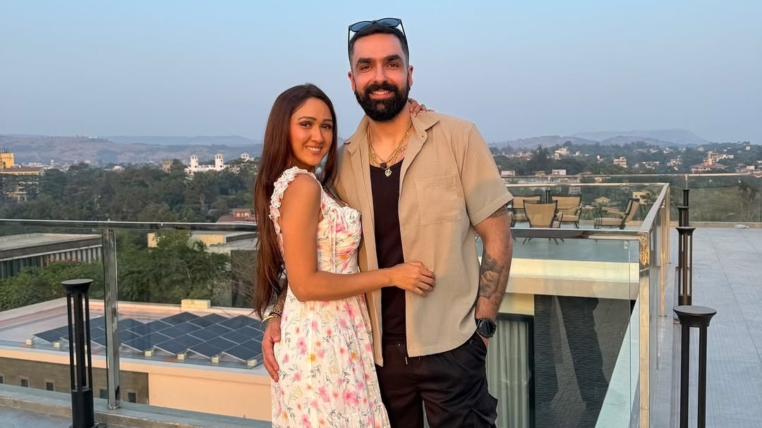 प्रेग्नेंट है एक्ट्रेस  (Photo: Instagram @krissannb)