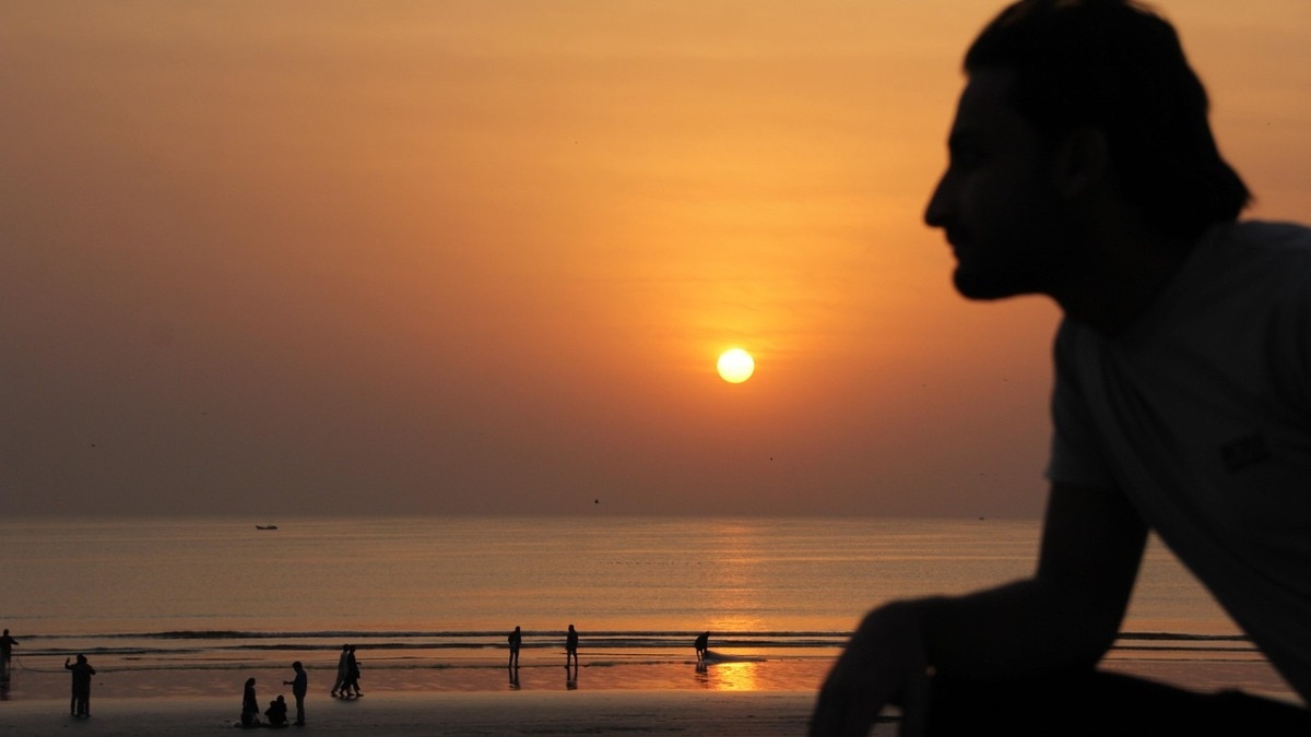 समंदर किनारे की ये सुबह आपको किसी खूबसूरत सपने जैसी लगेगी (Photo: Pixabay)