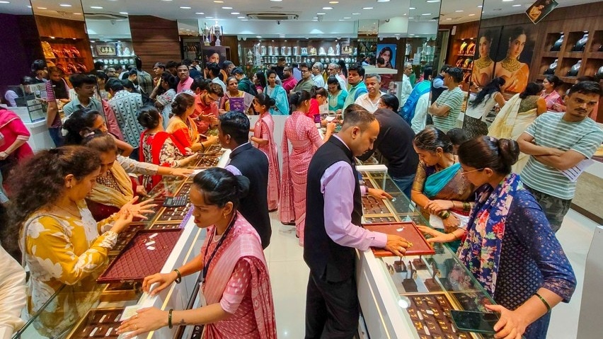 सोने-चांदी में खरीदारी के कारण. (Photo: PTI)