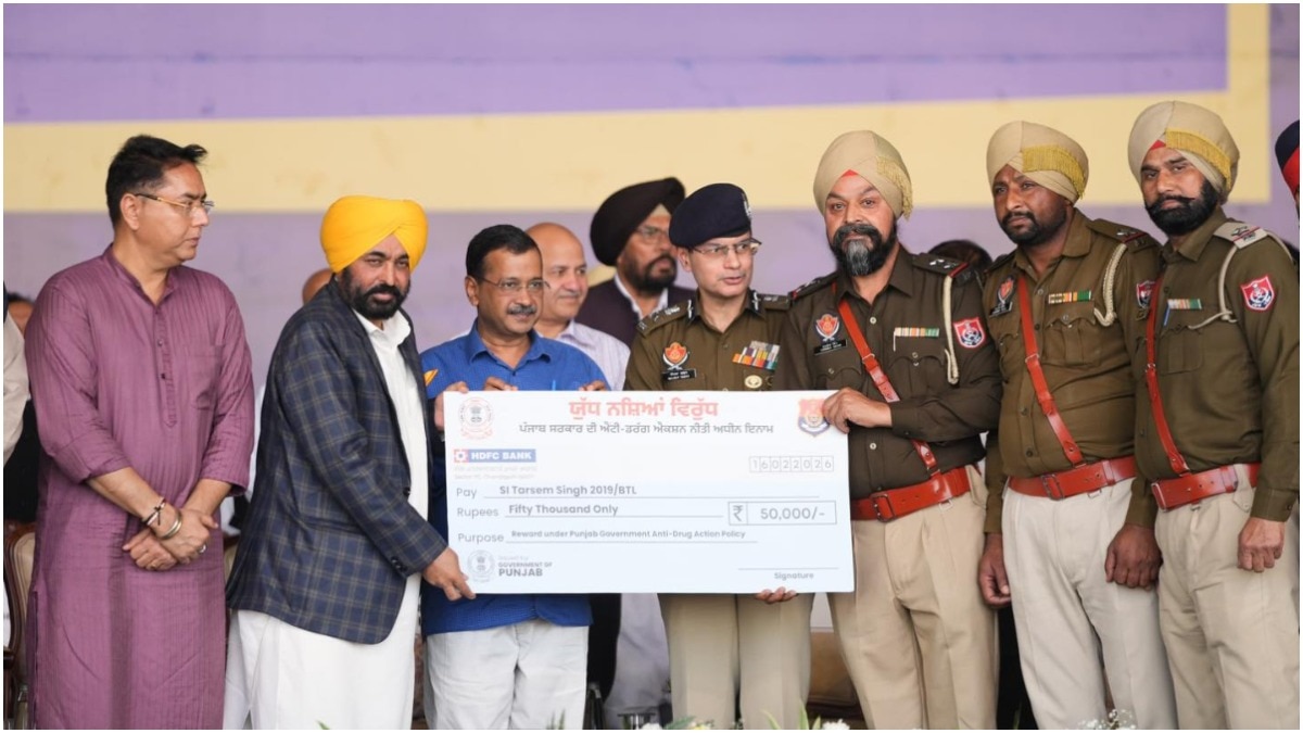 Opposition raises questions over presence of state DGP and Chief Secretary on stage at Aam Aadmi Party's Moga rally