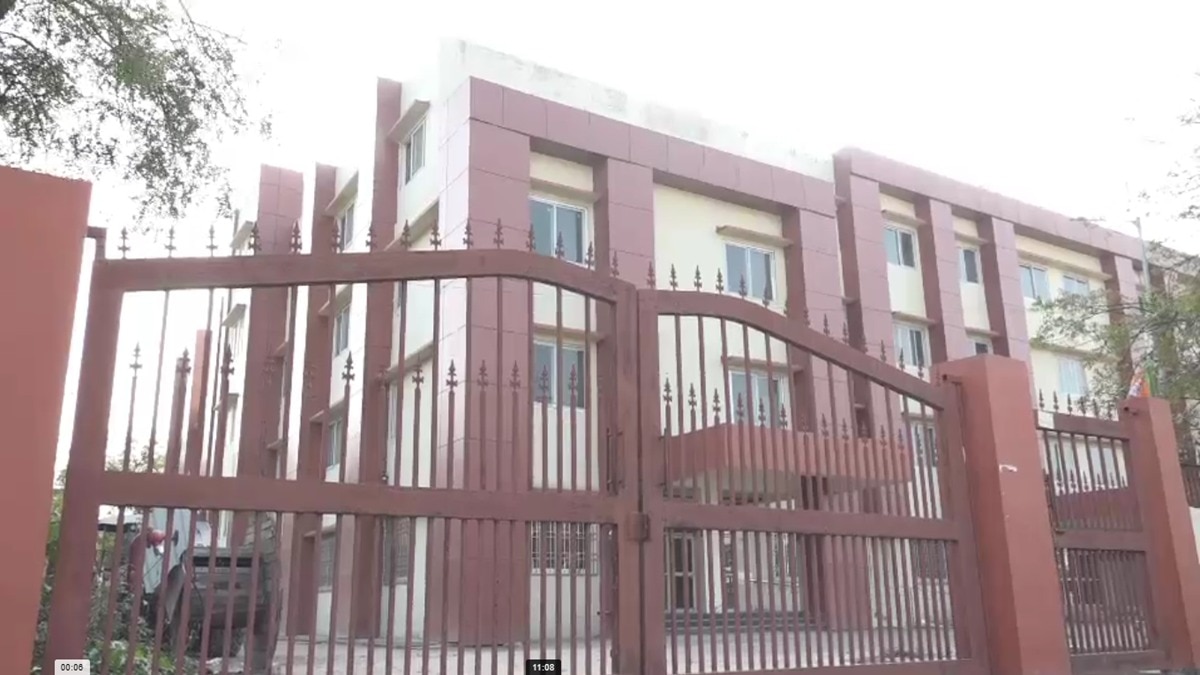 The hospital building in Kanpur has been ready for a year but treatment has not started yet