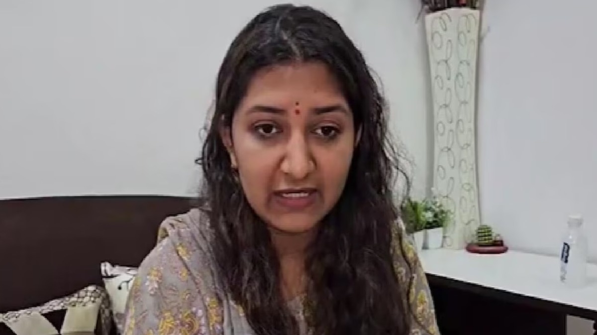 असावरी को एकनाथ शिंदे ने जल्द नौकरी का भरोसा दिलाया. (Photo: ITG)